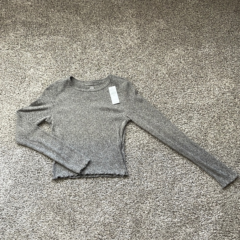 American eagle cropped long sleeve- very soft!